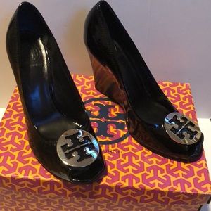 New Tory Burch Black Patent Leather Wedge Heels